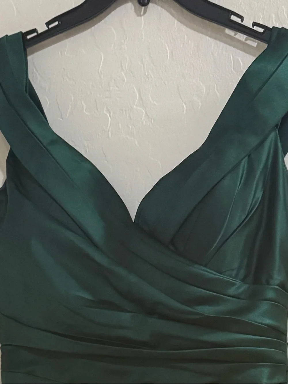 Elegant Emerald Green Satin Evening Gown size 12 - Picture 6 of 7